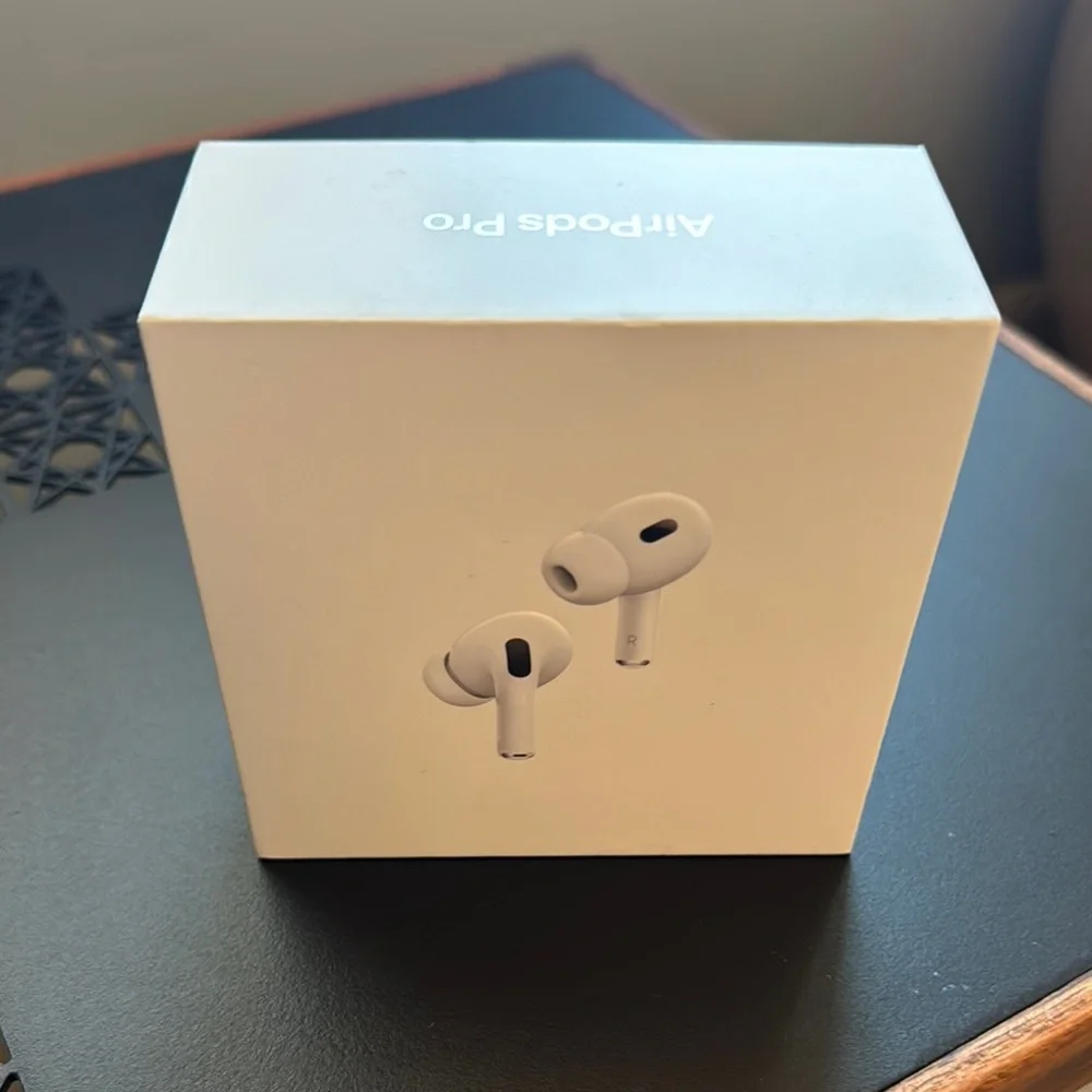 Apple AirPods Pro - White - Picture 2 of 6